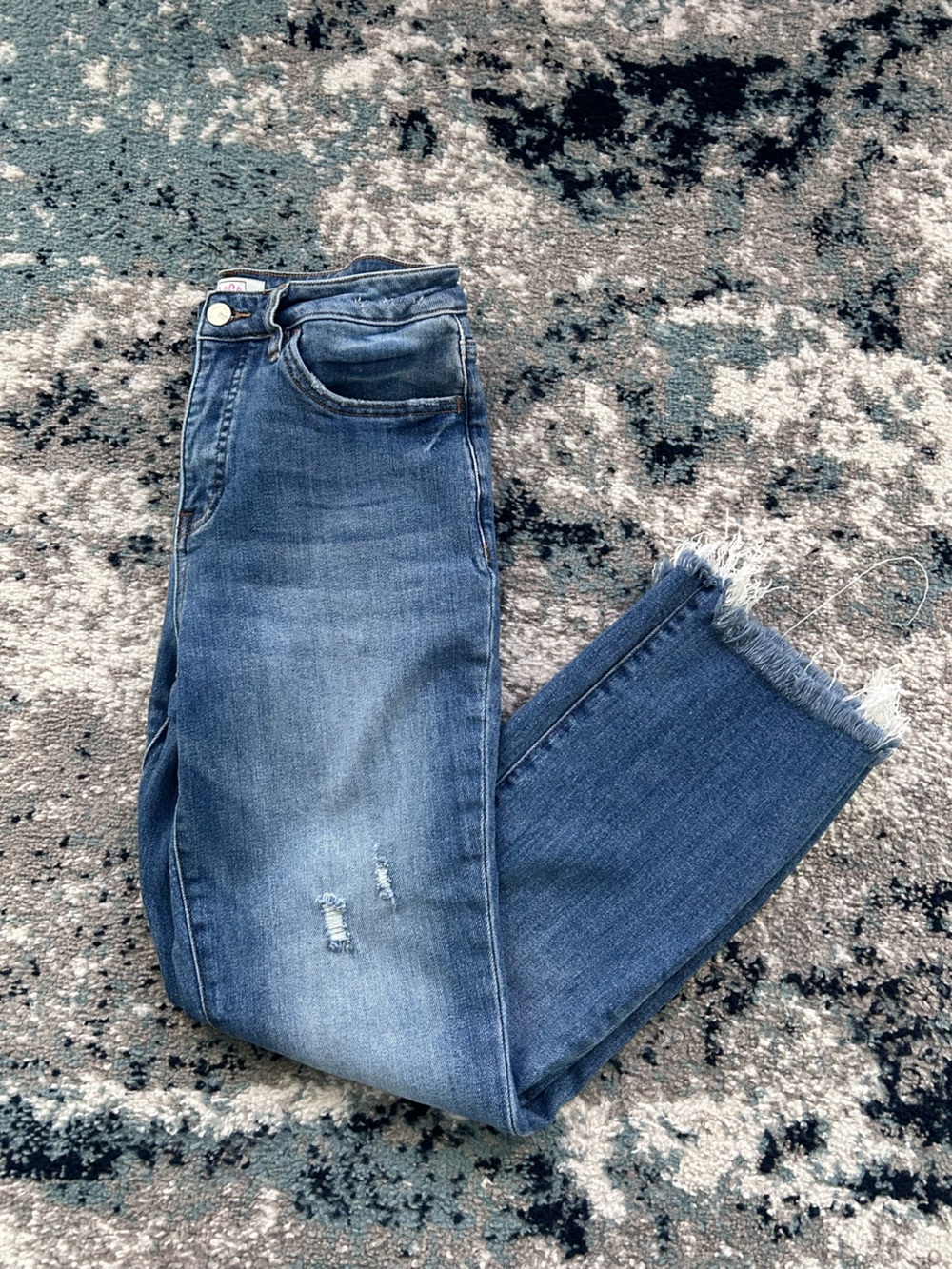 MCO Boutique Cropped Fray-Hem Women’s Blue Denim Jeans